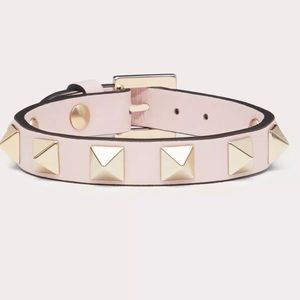 Valentino Garavani Rockstud bracelet (color: rose quartz)